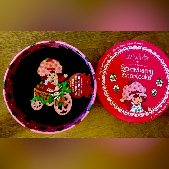NWT- Erstwilder x Strawberry Shortcake - Adventure Awaits Bicycle Brooch - Picture 1 of 5